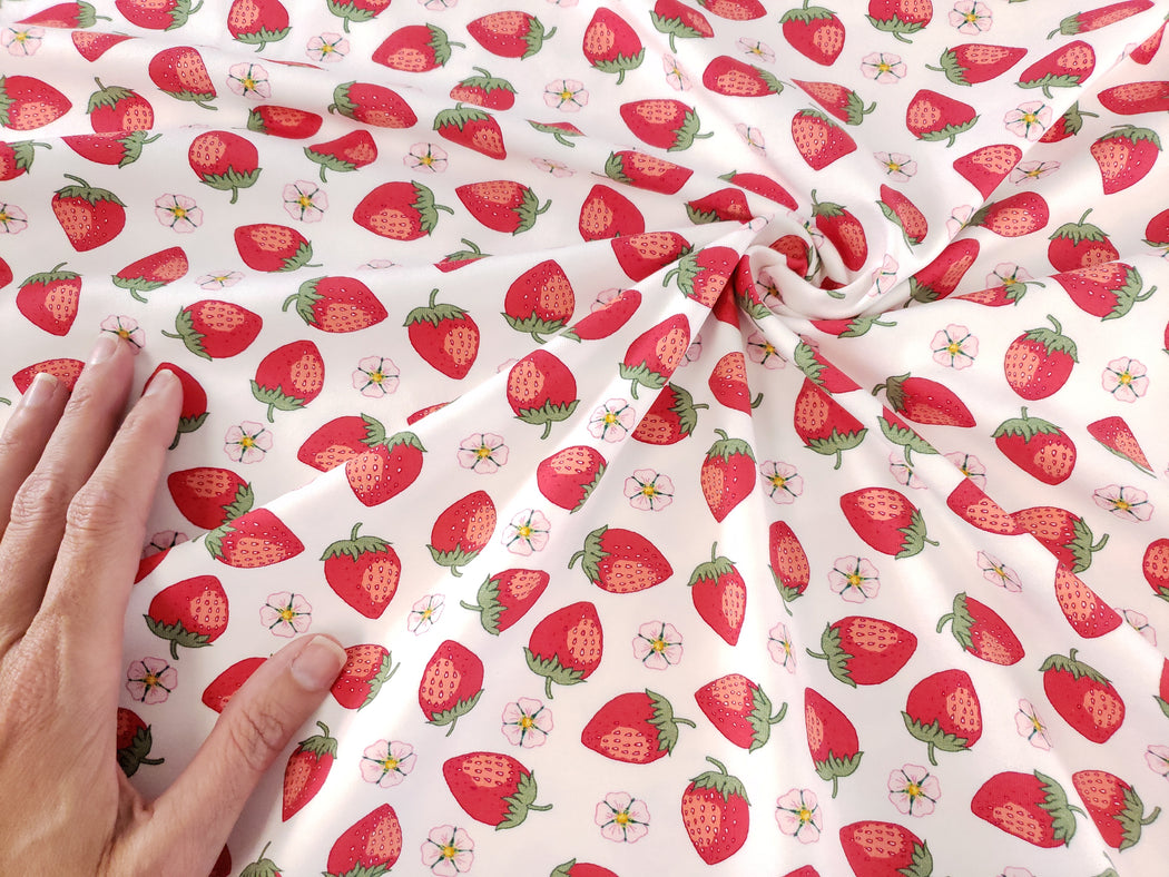 Vintage Botanicals Strawberries Jersey, White