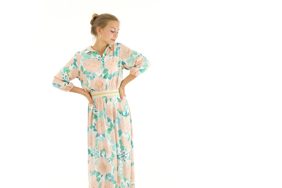Peonies Woven Viscose, Sea Salt White