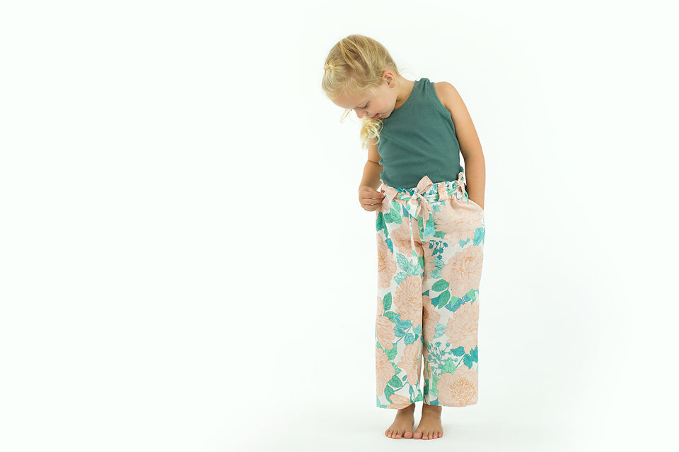 Peonies Woven Viscose, Sea Salt White